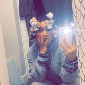 Meet your Posher, Yanet